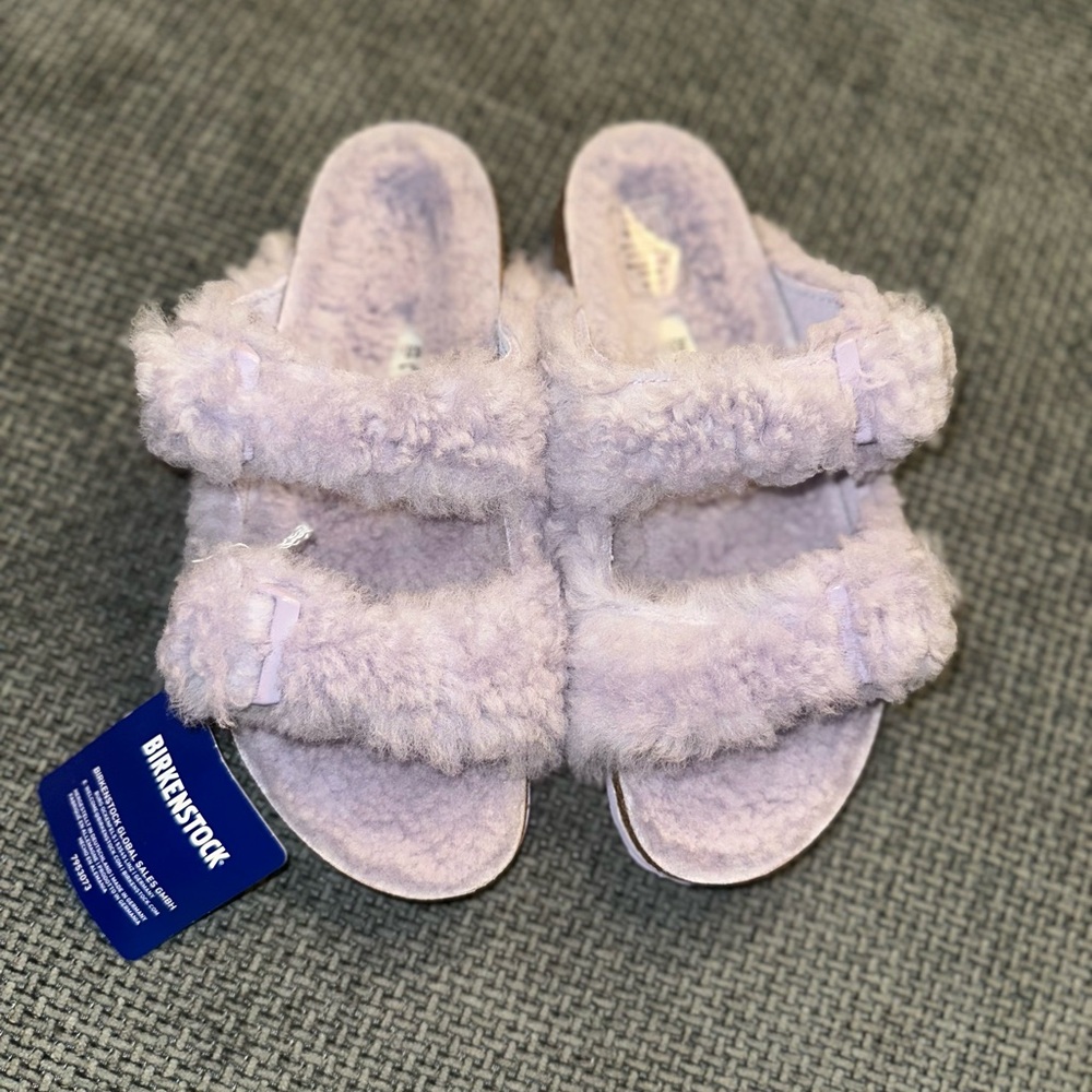 Birkenstock big kids girls Arizona real lamb fur teddy purple flog sandals